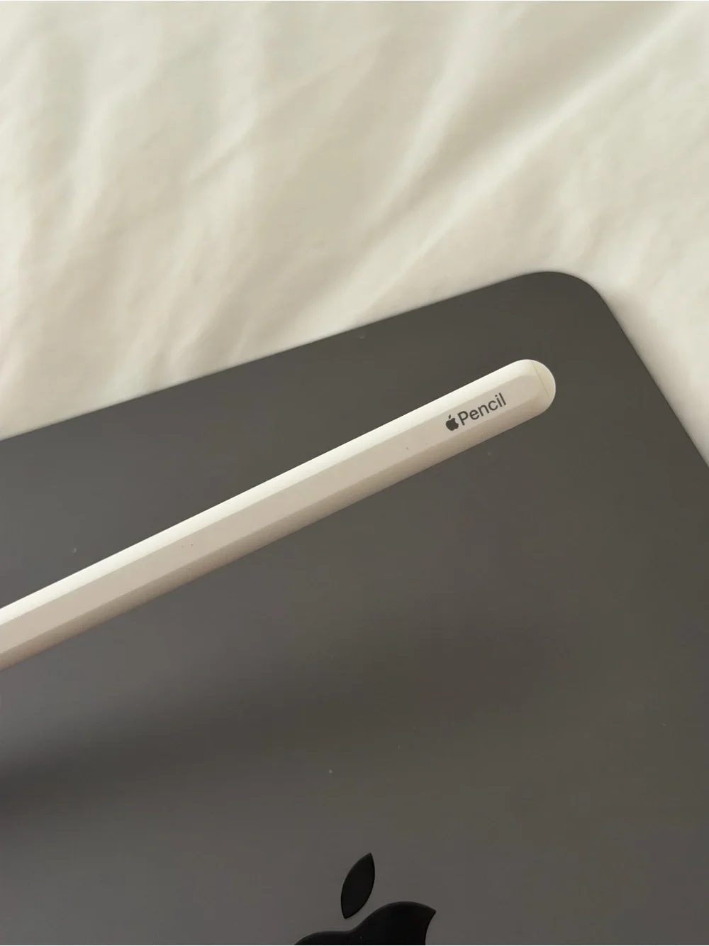 Apple iPad Air (5th Generation): with M1 chip, 10.9-inch 64GB + Apple Pencil